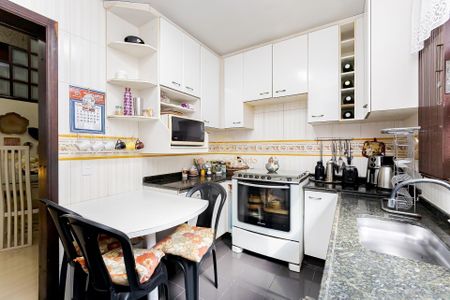 10_photo/94dce533ad.2b63586078db4d51-ATLAS-e80fb8f9-f337-4f32-9326-ea55ebe6cd03.jpg de casa à venda com 3 quartos, 203m² em Uberaba, Curitiba