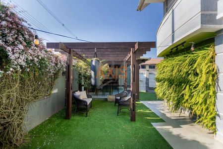 1_photo/94dce535c7.2fa4e174da1a21cd-ATLAS-19ab6507-1a56-4971-88fb-141dfe83b48d.jpg de casa à venda com 4 quartos, 221m² em Jardim das Américas, Curitiba