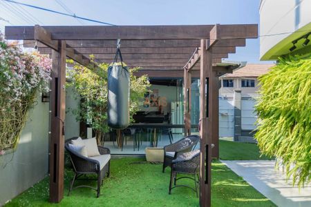 26_photo/94dce535c7.2fa4e174da1a21cd-ATLAS-1f075de7-28e4-4d2d-8926-13e1b3e3958e.jpg de casa à venda com 4 quartos, 221m² em Jardim das Américas, Curitiba