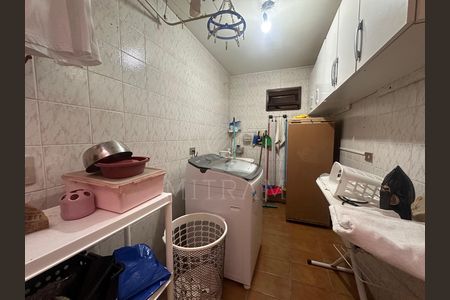 2_photo/94dce53631.06254e2798eb0a90-ATLAS-1ee758da-1b4d-437b-a352-e9b8f9b6e508.jpg de casa à venda com 4 quartos, 240m² em Jardim das Américas, Curitiba