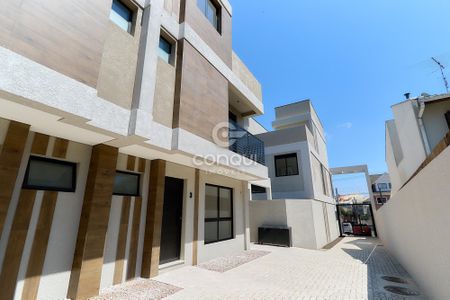 3_photo/94dce53655.b9011c6352d0a570-ATLAS-07a108f4-115e-4b43-9743-17c5dc4e7a0e.jpg de casa à venda com 3 quartos, 130m² em Jardim das Américas, Curitiba