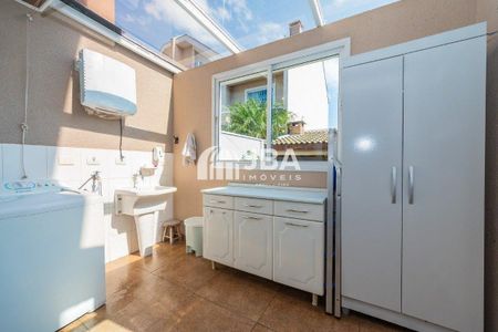 3_photo/94dce5368d.c73b78bac5a2f3b6-ATLAS-15c26f9f-a35b-4a9b-bdc9-fbdd1a24a039.jpg de casa à venda com 0 quarto, 240m² em Jardim das Américas, Curitiba