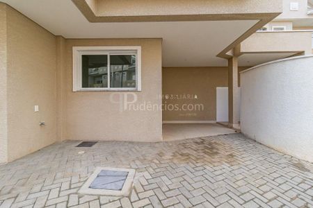 10_photo/94dce5371f.70d34e1d457a0501-ATLAS-3a16dd18-85ac-46ae-9b0e-31d46f4e5c7b.jpg de casa à venda com 4 quartos, 160m² em Jardim das Américas, Curitiba