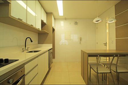 12_photo/94dce5371f.9e8e7cf7edaa750e-ATLAS-39fe609a-c82a-46aa-bce1-800151655feb.jpg de casa à venda com 4 quartos, 200m² em Jardim das Américas, Curitiba