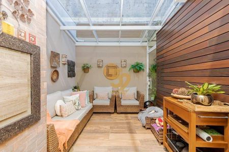 15_photo/94dce5371f.b0f4dcae1265fd7d-ATLAS-c9ffc663-9614-450f-8d19-6c39a35eafae.jpg de casa à venda com 4 quartos, 200m² em Jardim das Américas, Curitiba