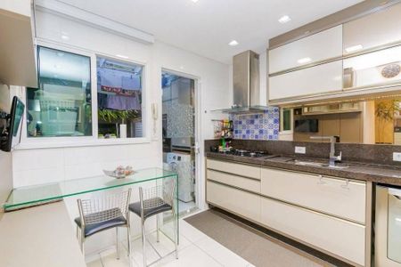 10_photo/94dce53729.2f15d505e37c7ac5-ATLAS-e4d4145a-0841-41ce-a992-91e98ca9fc88.jpg de casa à venda com 4 quartos, 200m² em Jardim das Américas, Curitiba