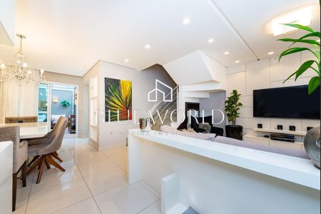 5_photo/94dce53729.bdf1def5ceb5107f-ATLAS-1ac10b78-0432-4d85-a551-9c839bde8d3d.jpg de casa à venda com 4 quartos, 226m² em Jardim das Américas, Curitiba