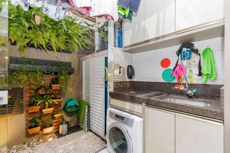 3_photo/94dce53729.bdf1def5ceb5107f-ATLAS-3d2d97a2-906d-4021-bd16-10a9c24226fb.jpg de casa à venda com 4 quartos, 200m² em Jardim das Américas, Curitiba