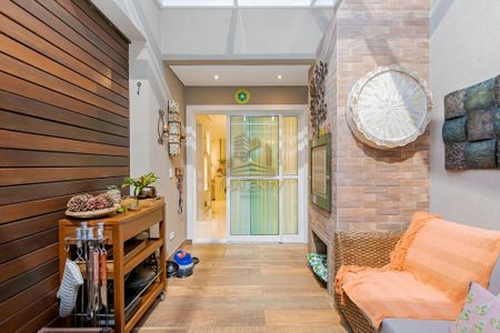 4_photo/94dce53729.bdf1def5ceb5107f-ATLAS-75db327a-e560-4d81-83aa-aa08bcfbf5fe.jpg de casa à venda com 4 quartos, 200m² em Jardim das Américas, Curitiba