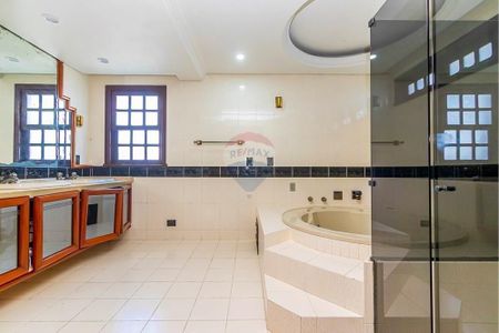 9_photo/94dce53785.bd2dffe6b68feeb7-ATLAS-45d15ece-354e-4b3c-97cb-00016a28756a.jpg de casa à venda com 6 quartos, 446m² em Jardim das Américas, Curitiba