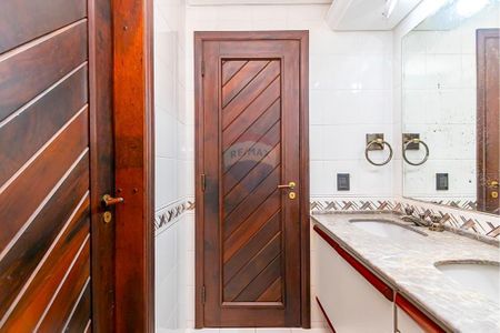 17_photo/94dce53785.bd2dffe6b68feeb7-ATLAS-ddeff6fc-9027-40e9-9007-98fe9e05b202.jpg de casa à venda com 6 quartos, 446m² em Jardim das Américas, Curitiba