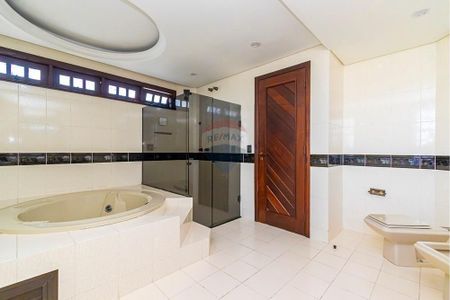 10_photo/94dce53785.bd2dffe6b68feeb7-ATLAS-e2856fe5-5cd6-48e6-81a3-529548c3ab06.jpg de casa à venda com 6 quartos, 446m² em Jardim das Américas, Curitiba