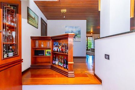 49_photo/94dce53785.bd2dffe6b68feeb7-ATLAS-ef15800d-8e88-404b-8cf3-38197a026df3.jpg de casa à venda com 6 quartos, 446m² em Jardim das Américas, Curitiba