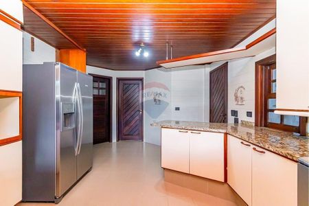 42_photo/94dce53785.bd2dffe6b68feeb7-ATLAS-fe9d1235-9285-464a-91ea-bc48915caf9d.jpg de casa à venda com 6 quartos, 446m² em Jardim das Américas, Curitiba