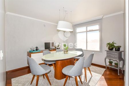 8_photo/94dce5381b.6fe88814f58c8792-ATLAS-bdc54b6e-35ff-4b7f-af08-e526c17d85a5.jpg de casa à venda com 4 quartos, 310m² em Jardim das Américas, Curitiba