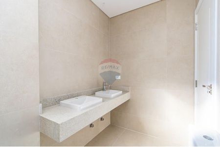 45_photo/94dce538ff.4cea1a0b3f6bbd2f-ATLAS-2374b8b4-9c8a-4d2e-8361-e4e59811770d.jpg de casa à venda com 3 quartos, 138m² em Jardim das Américas, Curitiba