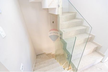 49_photo/94dce538ff.4cea1a0b3f6bbd2f-ATLAS-71a52613-403e-4b5a-9fc8-5351dc05a50d.jpg de casa à venda com 3 quartos, 138m² em Jardim das Américas, Curitiba