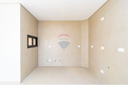 18_photo/94dce538ff.4cea1a0b3f6bbd2f-ATLAS-b97a22ba-57c1-46d2-93b2-4a7880faac9d.jpg de casa à venda com 3 quartos, 138m² em Jardim das Américas, Curitiba