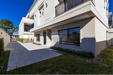 4_photo/94dce538ff.4cea1a0b3f6bbd2f-ATLAS-b9b02577-3c4a-44cf-abe5-6c0c3562f849.jpg de casa à venda com 3 quartos, 138m² em Jardim das Américas, Curitiba