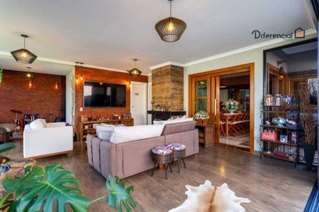 4_photo/94dce5390b.df2406aa61ba3211-ATLAS-0acc89c9-28cb-4386-8f28-1463bbf18957.jpg de casa à venda com 4 quartos, 490m² em Jardim das Américas, Curitiba