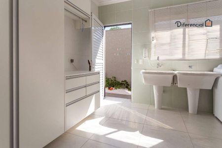 36_photo/94dce5390b.df2406aa61ba3211-ATLAS-3a3da6f4-cd5c-4071-b20e-fff40b34321a.jpg de casa à venda com 4 quartos, 490m² em Jardim das Américas, Curitiba