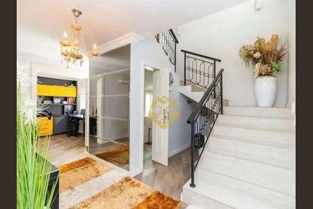 3_photo/94dce5390b.df2406aa61ba3211-ATLAS-3a3e11ca-463d-4095-ac3f-04c68c1bc559.jpg de casa à venda com 4 quartos, 490m² em Jardim das Américas, Curitiba