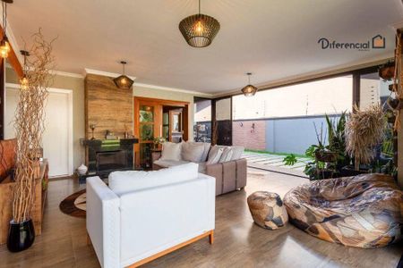 17_photo/94dce5390b.df2406aa61ba3211-ATLAS-c193731c-30c5-4788-bfd2-596942f6bd1a.jpg de casa à venda com 4 quartos, 490m² em Jardim das Américas, Curitiba