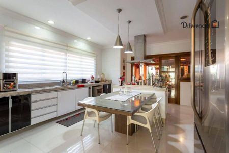 11_photo/94dce5390b.df2406aa61ba3211-ATLAS-dd5c472d-a986-4862-8239-25c980f18a60.jpg de casa à venda com 4 quartos, 490m² em Jardim das Américas, Curitiba