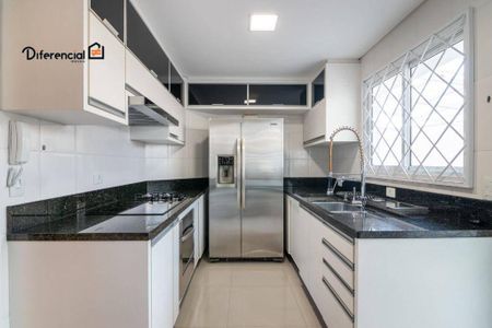 9_photo/94dce539f1.52c7aa5b7c5e7aa0-ATLAS-1dcfb078-1145-4493-a3cd-852a8b20da6d.jpg de casa à venda com 3 quartos, 158m² em Jardim das Américas, Curitiba