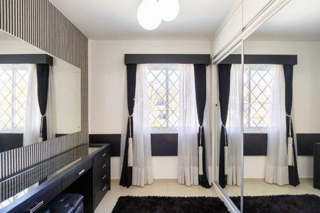 13_photo/94dce539f1.52c7aa5b7c5e7aa0-ATLAS-fb5aefca-453b-4993-8aea-aa1792d1122a.jpg de casa à venda com 3 quartos, 159m² em Jardim das Américas, Curitiba