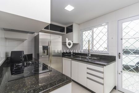 6_photo/94dce539f1.b21d43855dbb9912-ATLAS-ffce8084-6900-48e7-9f8e-b3c9afad41f1.jpg de casa à venda com 3 quartos, 160m² em Jardim das Américas, Curitiba