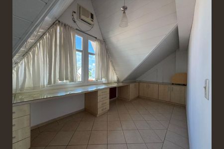 18_photo/94dce53a87.4d93c9f6c7f482ae-ATLAS-0adaaa8a-6744-43df-a20d-d35552c9a6a4.jpg de casa à venda com 4 quartos, 251m² em Jardim das Américas, Curitiba