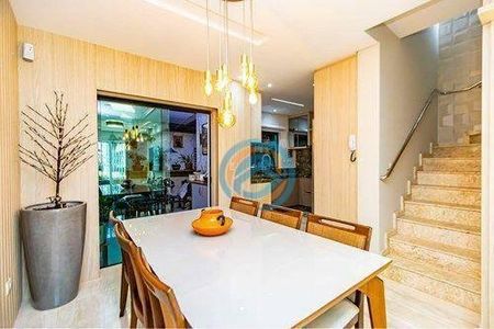 12_photo/94dce53b53.8d769ee6c0acca32-ATLAS-38ec3646-fb98-4039-8d7e-bc034ec31e5b.jpg de casa à venda com 3 quartos, 125m² em Jardim das Américas, Curitiba