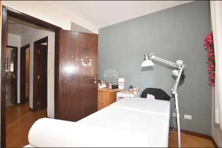 27_photo/94dce53b95.98cf39ec7952f033-ATLAS-aeb7547e-8b8c-4d9e-afcf-3f2ee61e9f6f.jpg de casa à venda com 4 quartos, 230m² em Jardim das Américas, Curitiba