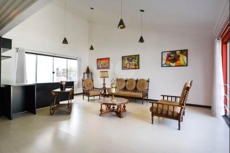 2_photo/94dce53bcd.c1aee057c866752a-ATLAS-0ddeabe3-ff07-4baf-8ef5-b6579014a77b.jpg de casa à venda com 5 quartos, 297m² em Jardim das Américas, Curitiba