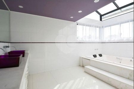 6_photo/94dce53bcd.c1aee057c866752a-ATLAS-34eb39a5-a347-4de6-8aed-c1bedbd98bec.jpg de casa à venda com 5 quartos, 490m² em Jardim das Américas, Curitiba