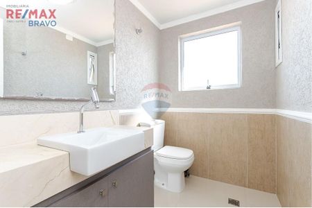 3_photo/94dce53e7d.19e03aecb237846c-ATLAS-0d80ef25-e0d6-44e6-baa9-89a2b61c58bb.jpg de casa à venda com 3 quartos, 150m² em Jardim das Américas, Curitiba