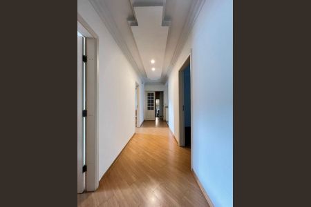 34_photo/94dce53fb3.ceff8192393c33de-ATLAS-c9740188-e344-40ab-b976-3f5d7f15ec57.jpg de casa à venda com 6 quartos, 310m² em Jardim das Américas, Curitiba