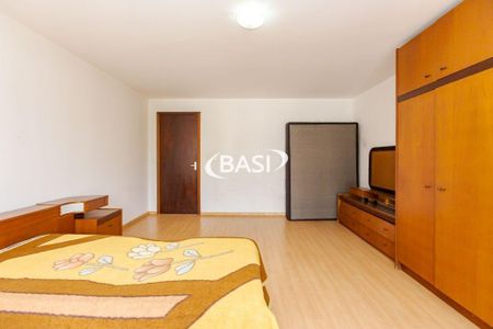 37_photo/94dce540e1.4a45f4b4caf255e7-ATLAS-12875acb-c4cb-4fbf-a392-e6a29adc83c3.jpg de casa à venda com 4 quartos, 400m² em Cajuru, Curitiba