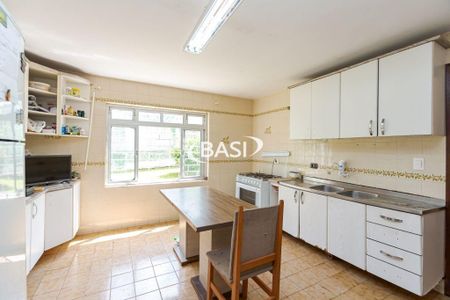 8_photo/94dce540e1.4a45f4b4caf255e7-ATLAS-b8b0471c-5e5e-4cc3-928b-b239fc585e6c.jpg de casa à venda com 4 quartos, 400m² em Cajuru, Curitiba