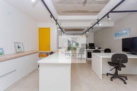 4_photo/94dce54521.1f85094cffd9cdaa-ATLAS-d6cecbc1-affd-4d41-bbce-aee129e2e2a8.jpg de casa à venda com 3 quartos, 190m² em Cajuru, Curitiba