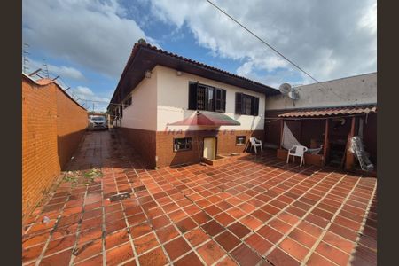 2_photo/94dce54563.a5b61410c387fb0a-ATLAS-07701446-035e-4db9-a42f-3cd0ba761c86.jpg de casa à venda com 3 quartos, 215m² em Cajuru, Curitiba