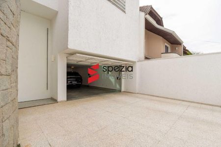 4_photo/94dce547c9.a51cd69f6de10383-ATLAS-d1ce0faf-7b6c-4d80-a4a6-d5b61a7c969f.jpg de casa à venda com 5 quartos, 489m² em Jardim das Américas, Curitiba