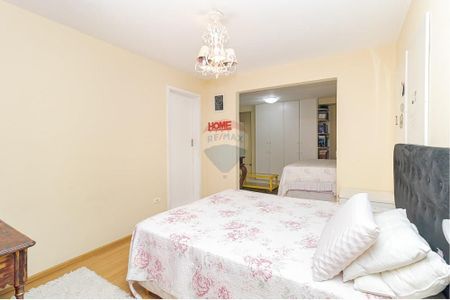 10_photo/94dce54913.59e2a8b39dc3b007-ATLAS-63a3bf06-a62a-4cee-96c1-1a2ff79fce4f.jpg de casa à venda com 4 quartos, 200m² em Jardim das Américas, Curitiba