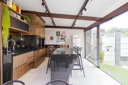 6_photo/94dce54c37.1aa5b8f538f3adaf-ATLAS-18840a21-e4bd-4f42-9875-12f865683a60.jpg de casa à venda com 4 quartos, 220m² em Jardim das Américas, Curitiba