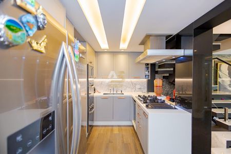 15_photo/94dce54c37.1aa5b8f538f3adaf-ATLAS-97271685-9af9-4b8a-bcbf-b076b8d85add.jpg de casa à venda com 4 quartos, 220m² em Jardim das Américas, Curitiba