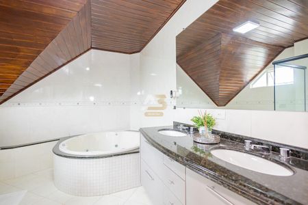 44_photo/94dce54c37.1aa5b8f538f3adaf-ATLAS-c2aa3e15-169f-4422-ac50-cf0f4f9d34f2.jpg de casa à venda com 4 quartos, 220m² em Jardim das Américas, Curitiba