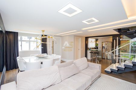 7_photo/94dce54c37.1aa5b8f538f3adaf-ATLAS-d7b2aca1-4f39-4fa2-931c-be69b8ff387f.jpg de casa à venda com 4 quartos, 220m² em Jardim das Américas, Curitiba