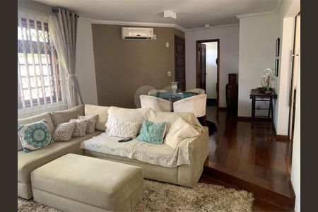 1_photo/94dce54c7b.b2517d34c228f0d2-ATLAS-1816cb80-0a9c-4fac-a72b-8a1fdf33e2c8.jpg de casa à venda com 5 quartos, 420m² em Jardim das Américas, Curitiba