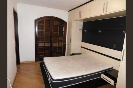 5_photo/94dce54db7.94eccd8fc9add72f-ATLAS-5da2de1f-55a6-4026-bd79-0b9476bf01eb.jpg de casa à venda com 4 quartos, 240m² em Jardim das Américas, Curitiba